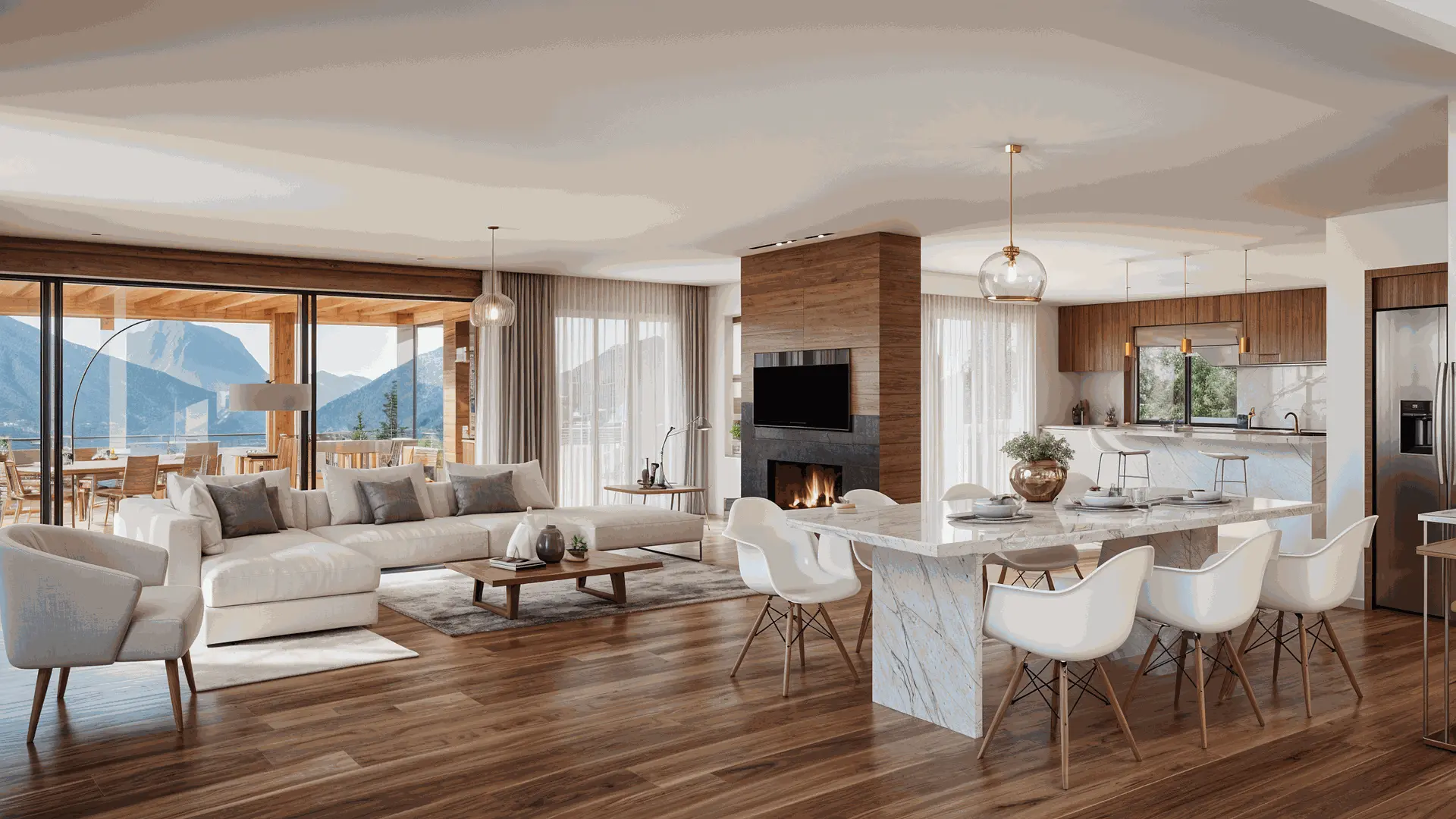 Modernes, offenes Wohn- und Esszimmer mit grossen Fenstern und Bergsicht, weissem Ecksofa, Marmortisch, Holzfussboden und moderner Küche mit Kochinsel.