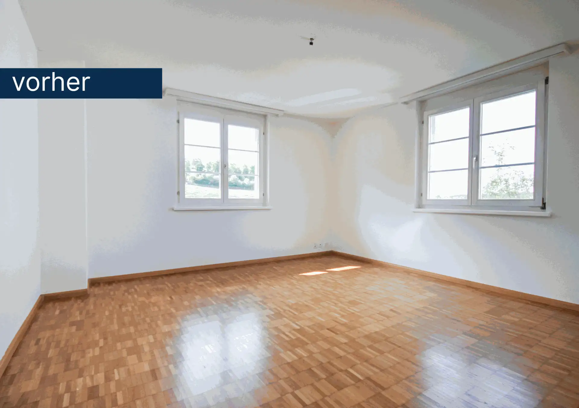 Leeres Zimmer mit Parkettboden und zwei Fenstern – Ausgangspunkt für digitale Visualisierung